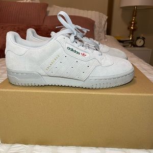 Yeezy Powerphase in Quiet Grey Men’s 4.5 women’s 6